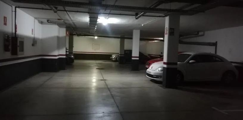 Apto Isa: Amplio Y Acogedor Apto De 75M Con Terraza, Aire Acondicionado Y Parking Gratuito Los Abrigos 0*,  Spagna