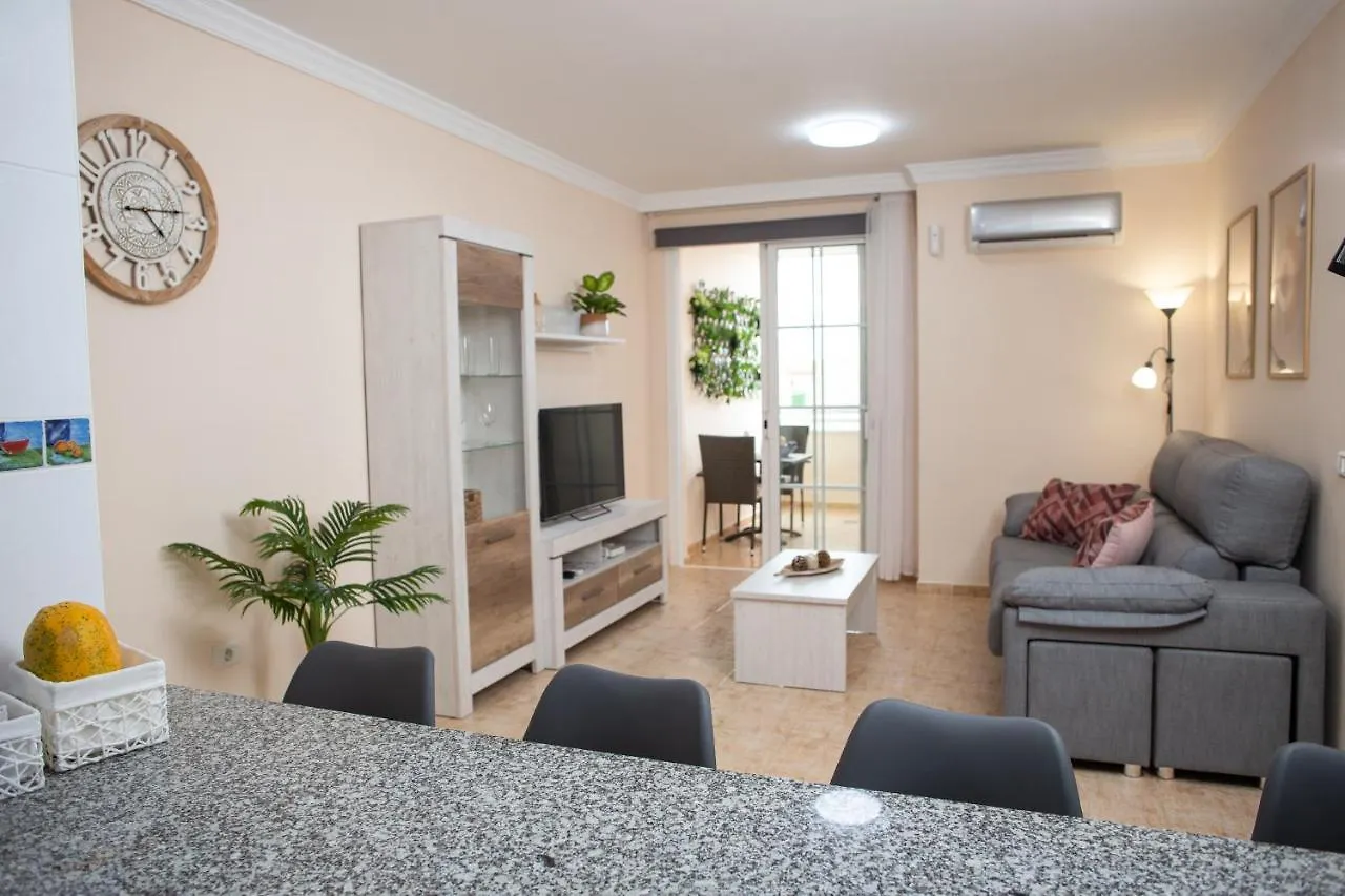 Apto Isa: Amplio Y Acogedor Apto De 75M Con Terraza, Aire Acondicionado Y Parking Gratuito Los Abrigos 0*,