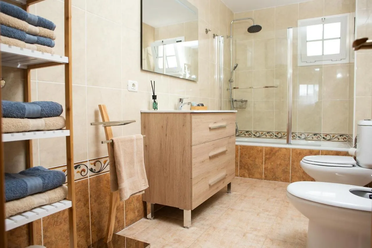 Apartment Apto Isa: Amplio Y Acogedor Apto De 75M Con Terraza, Aire Acondicionado Y Parking Gratuito Los Abrigos