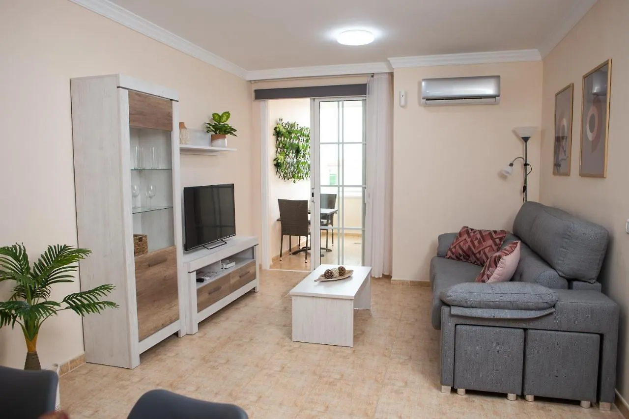 Apto Isa: Amplio Y Acogedor Apto De 75M Con Terraza, Aire Acondicionado Y Parking Gratuito location