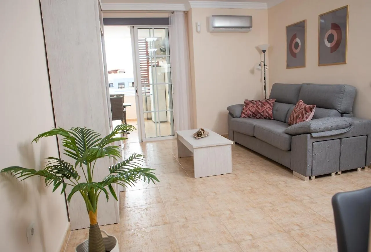 Apto Isa: Amplio Y Acogedor Apto De 75M Con Terraza, Aire Acondicionado Y Parking Gratuito Los Abrigos Apartment